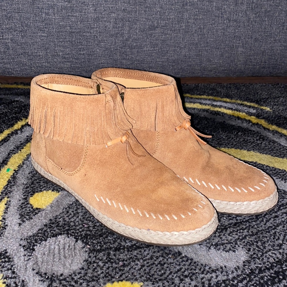 Ugg tassel boot size 10